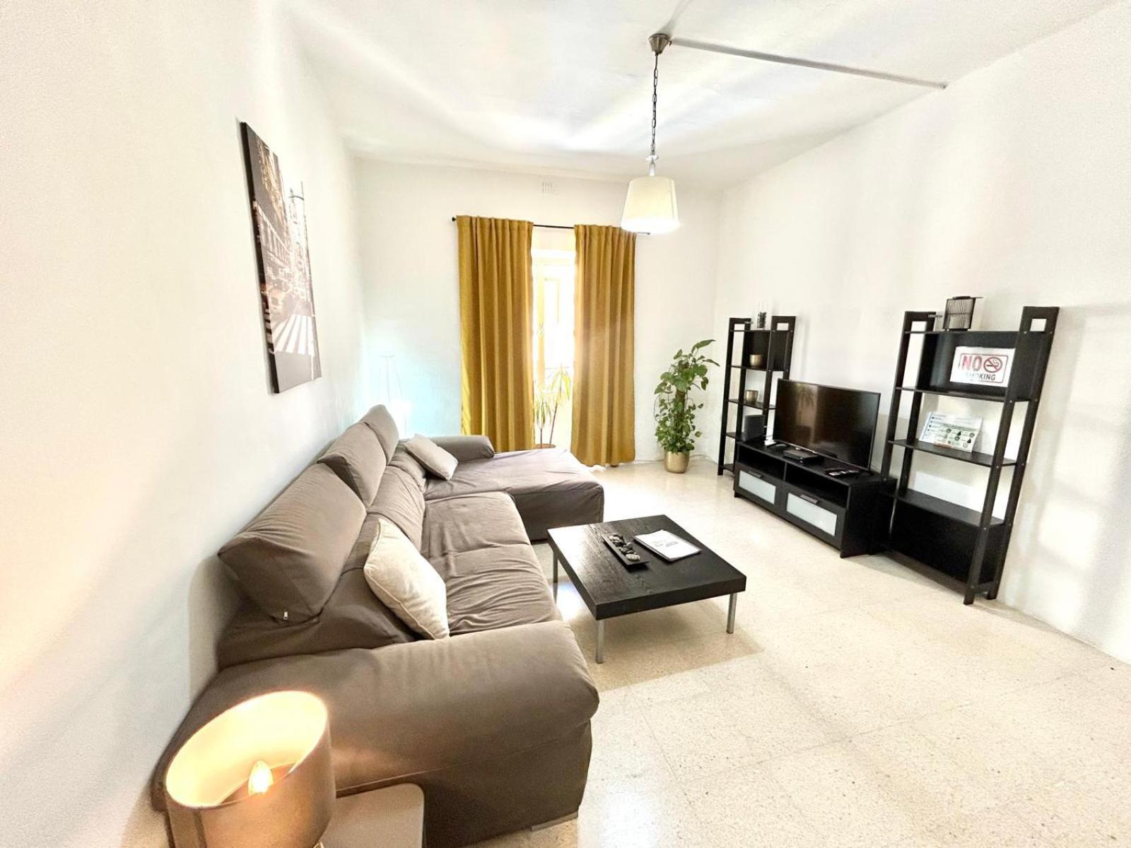 St Julians - Balluta Bay Large 3 Bedroom Daire